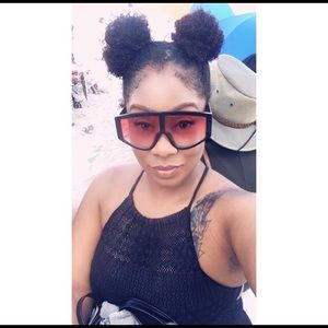 Meet your Posher, Chanel